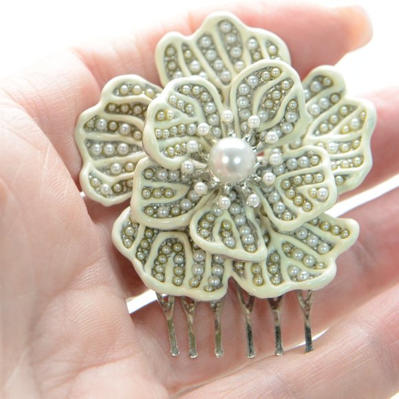 Oscar de la Renta Broken Flower Resin & Faux Pearl Comb main image 4